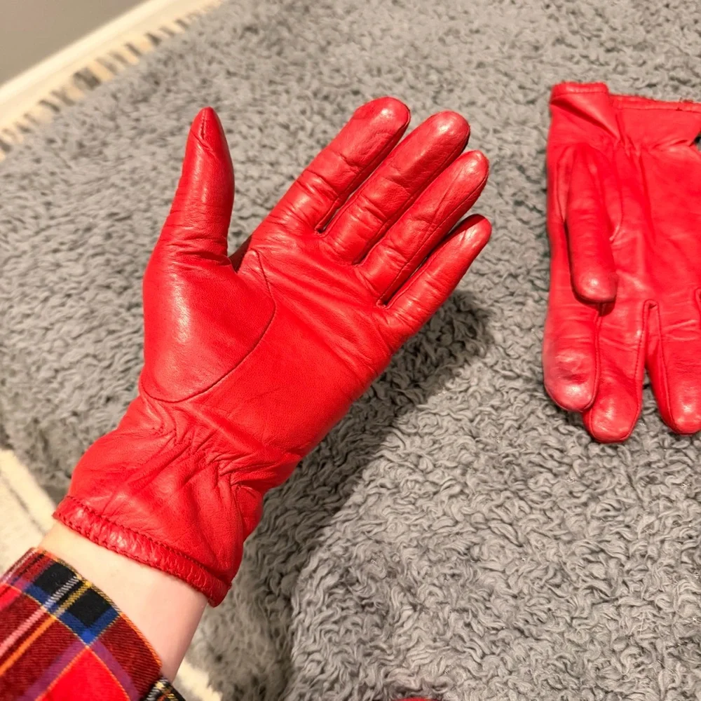 Red Leather Gloves | Lamb skin leather - Picture 4 of 5